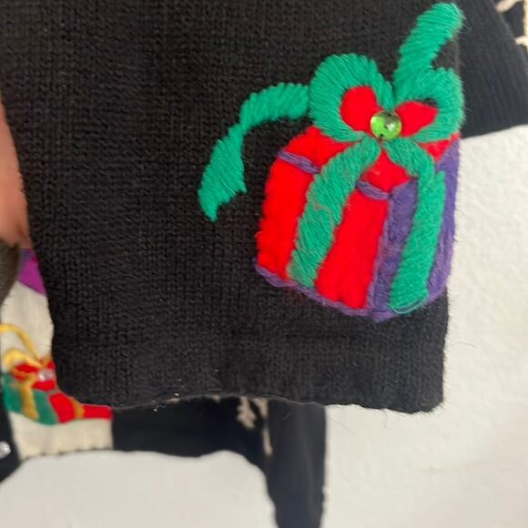 Vtg Knit Christmas Sweater Small Embroidered Novelty Cardigan Snowflakes Gifts - Picture 8 of 8